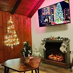Snug Apartments - Private Parking Near Downtown