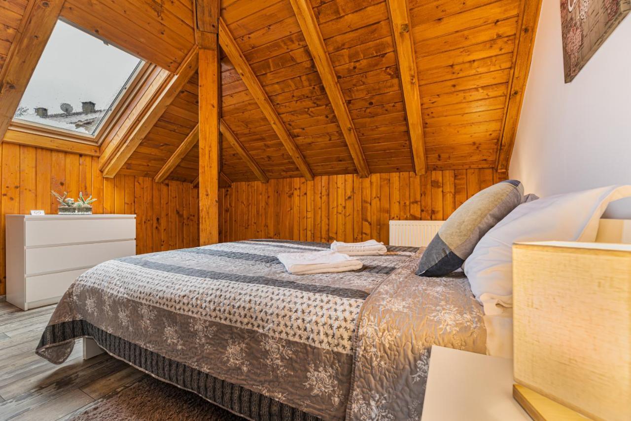 Snug - Private Parking Near Downtown Apartament *