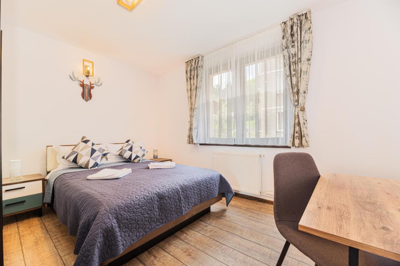 Snug - Private Parking Near Downtown Apartament *