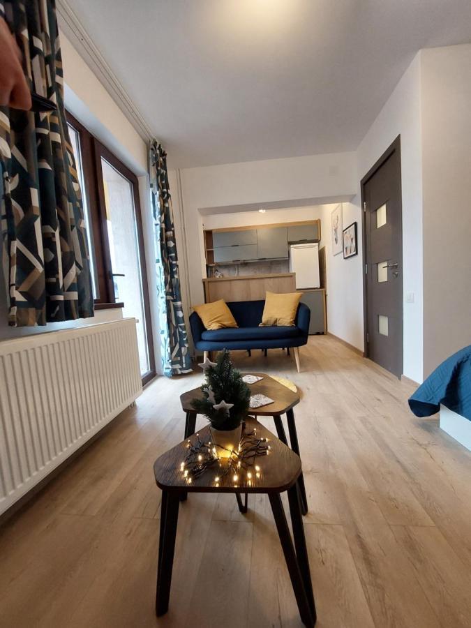 Snug - Private Parking Near Downtown Apartament